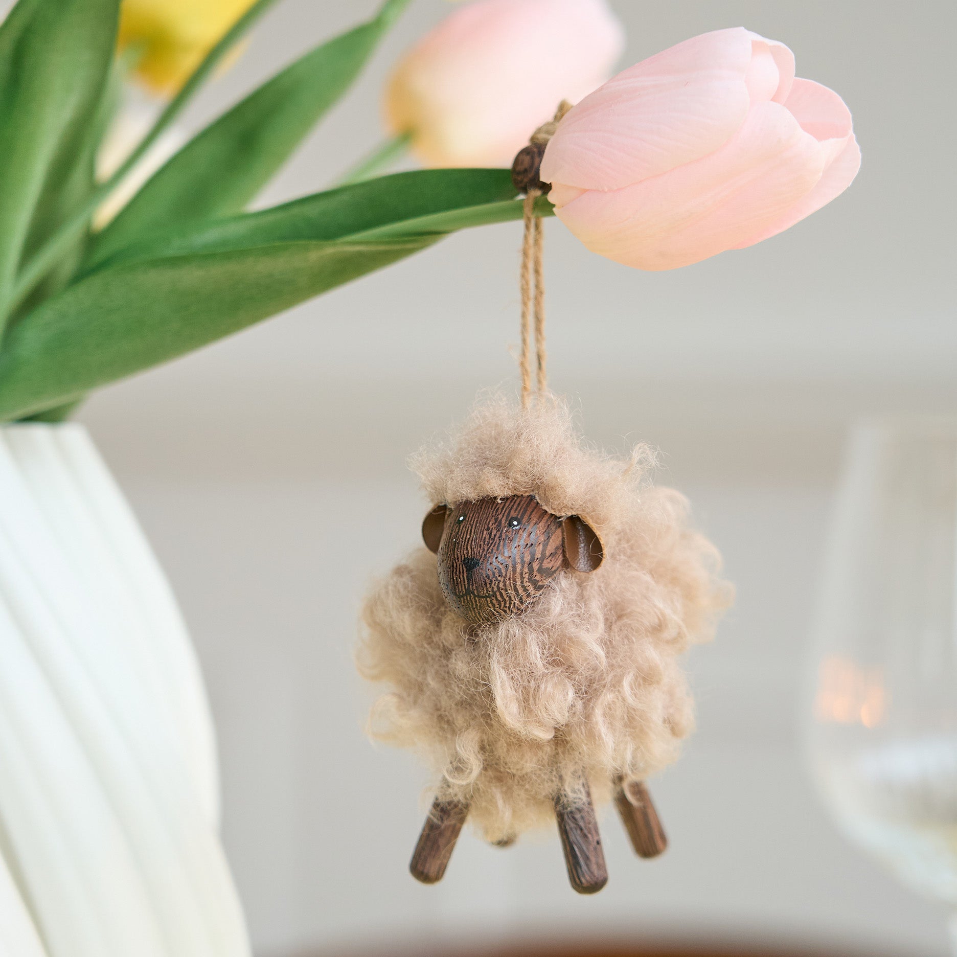 Hängendes Holzschaf