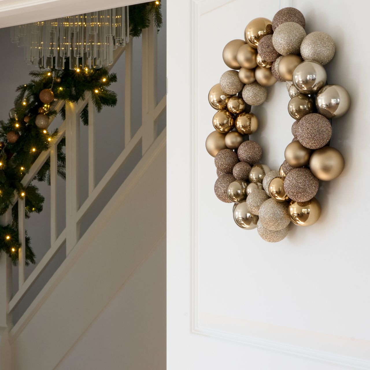 Kranz mit Weihnachtskugeln