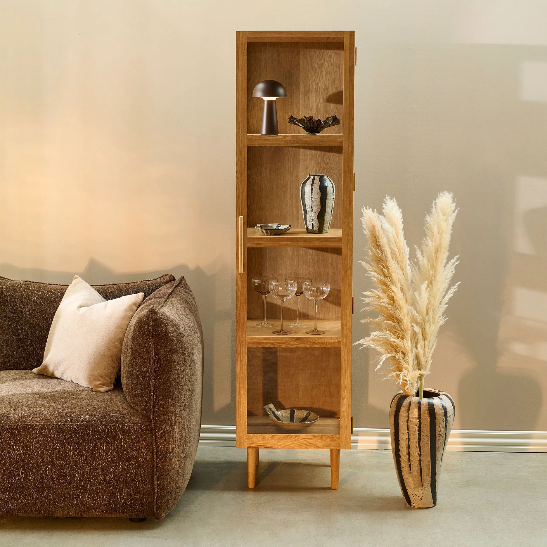 Akeru II VitrinenschrankH180xB45