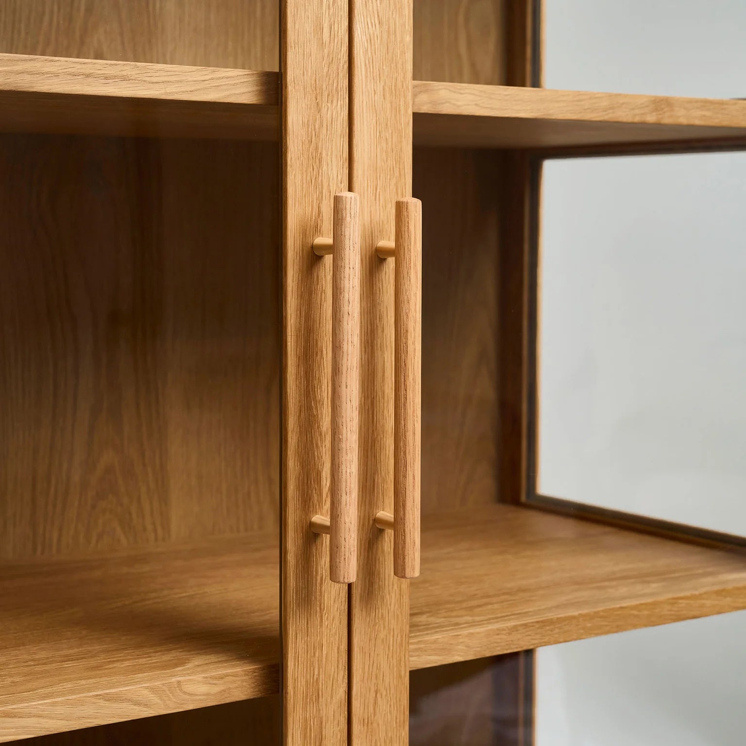 Akeru II Vitrinenschrank H126xB90