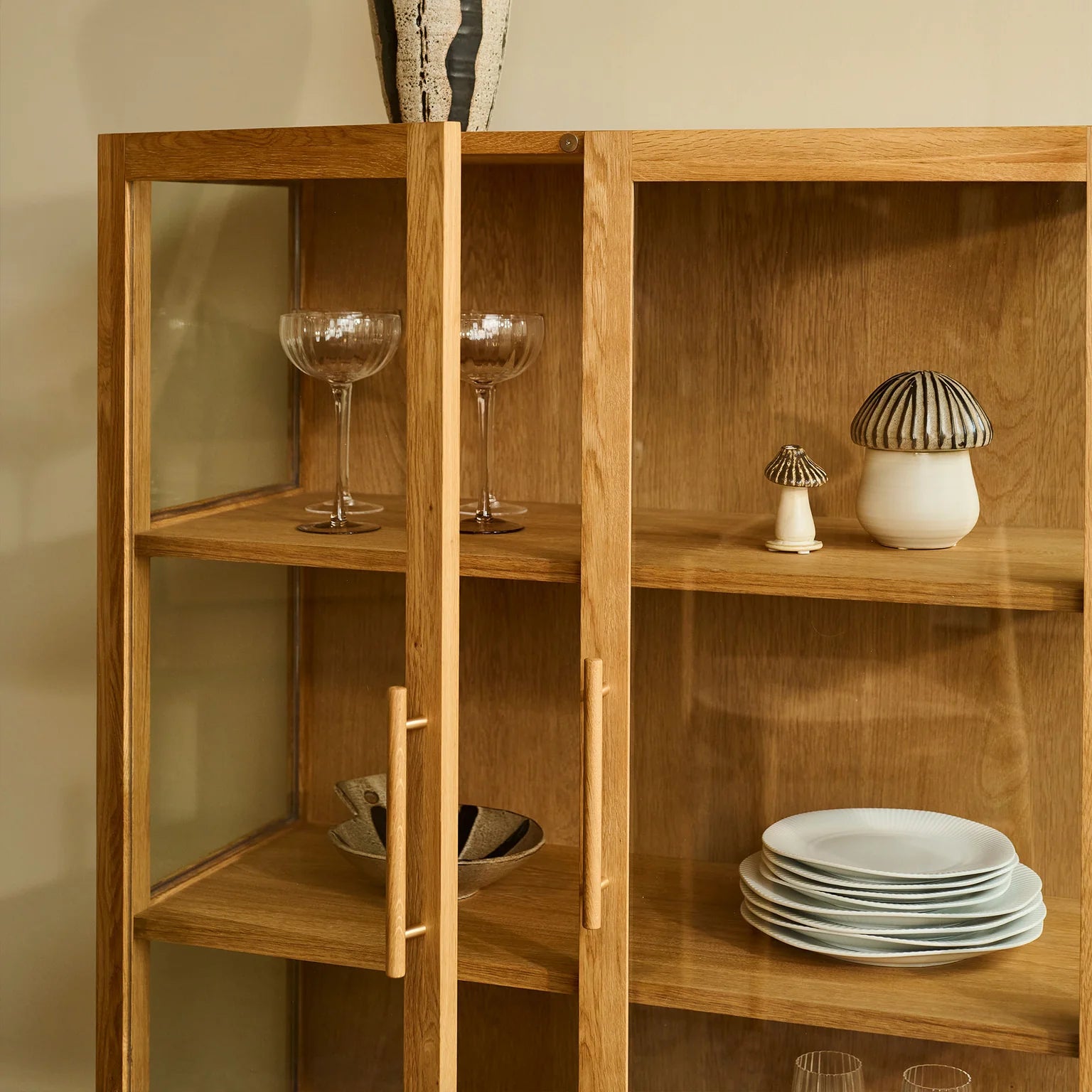 Akeru II Vitrinenschrank H126xB90