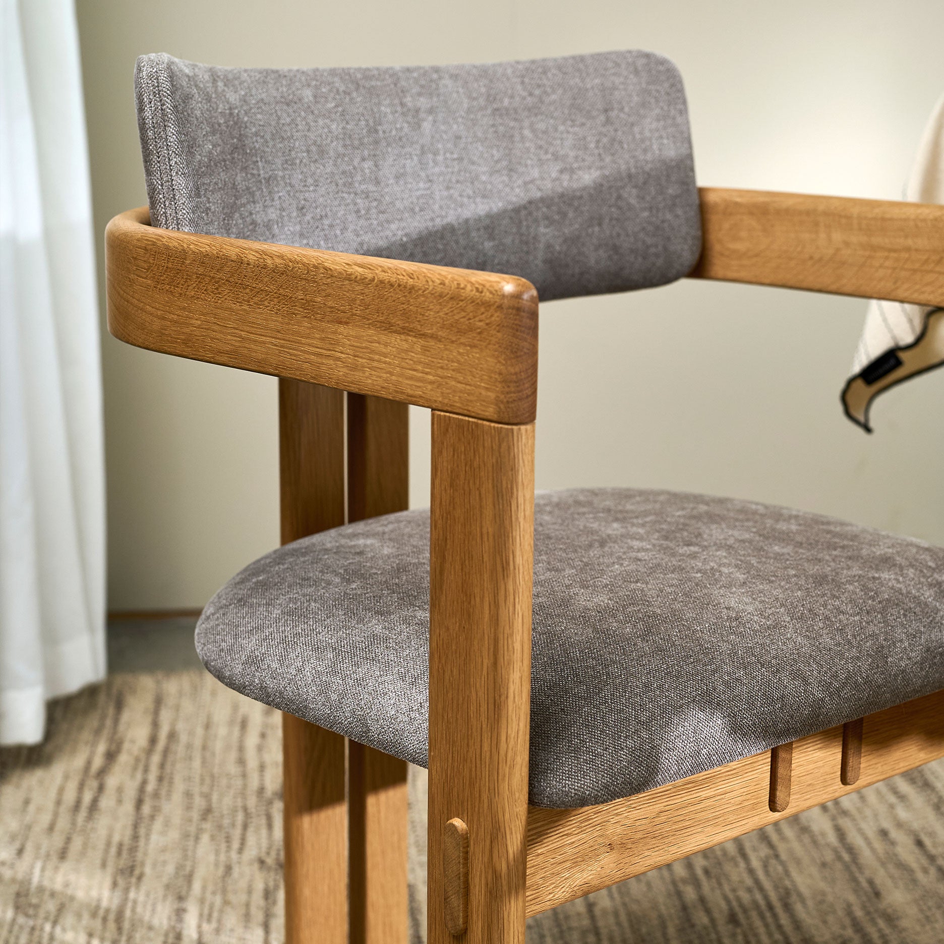 Osaka  Stuhl mit Armlehne