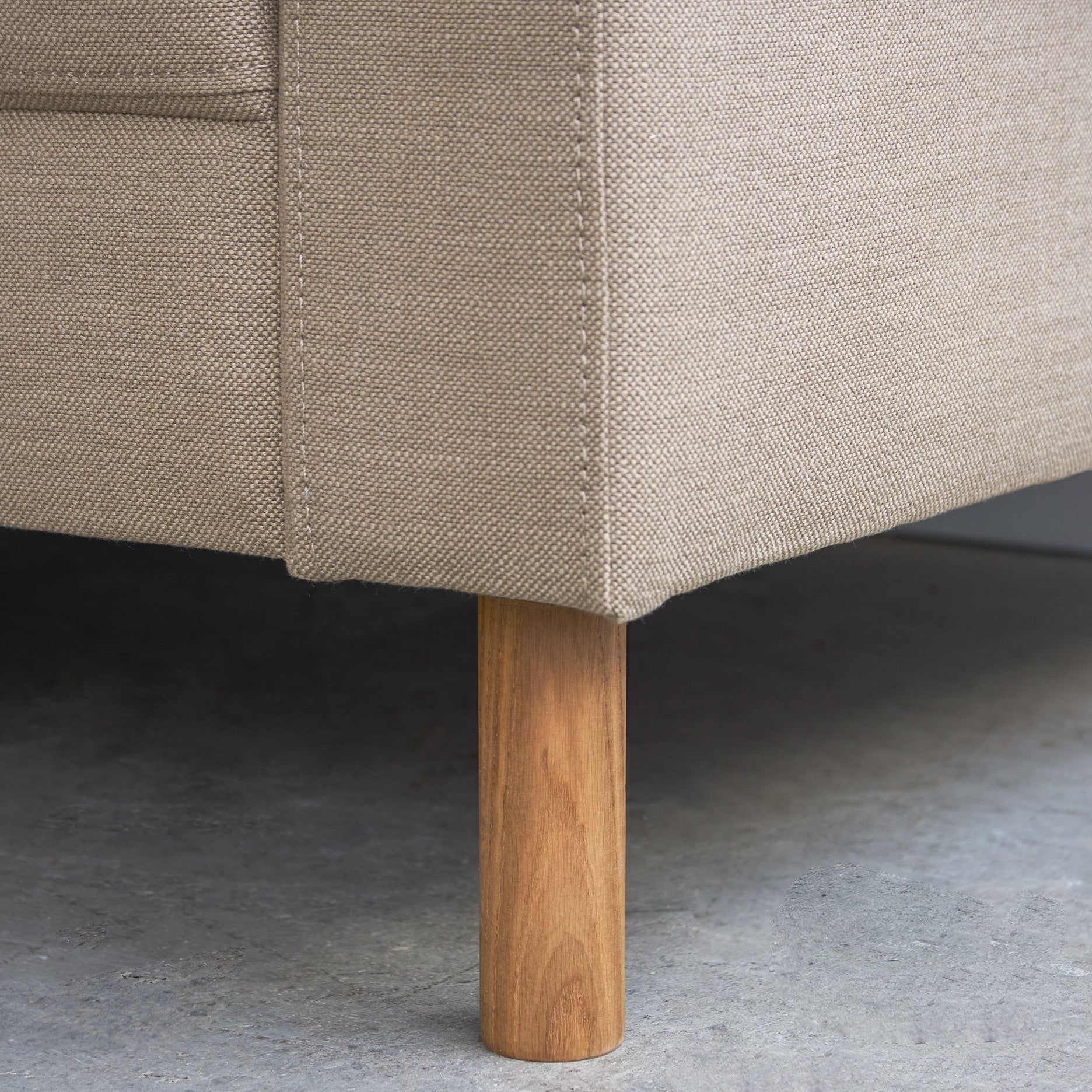 Stapleton II 3-Sitzer Sofa - Eichenbeine