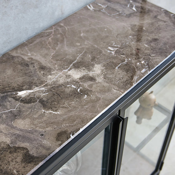 Mason II Vitrine Marmor Braun