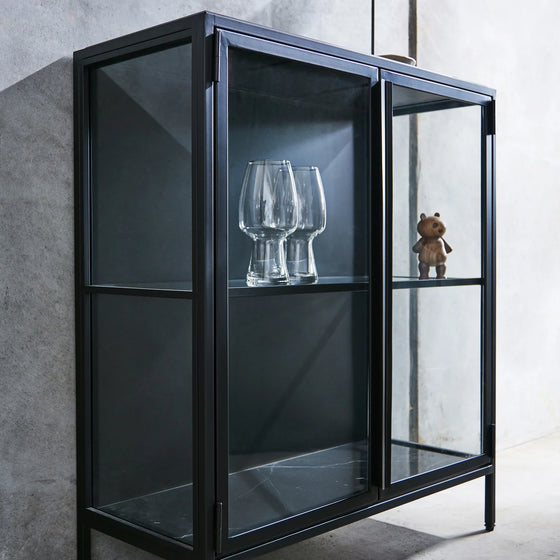 Mason II Vitrine Marmor Schwarz