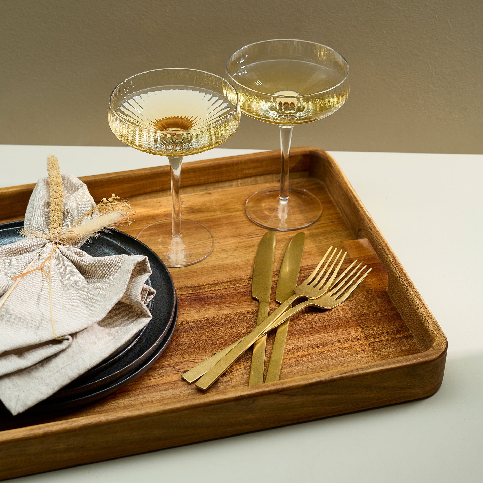 Auri Akazienholz Tablett mit Griff