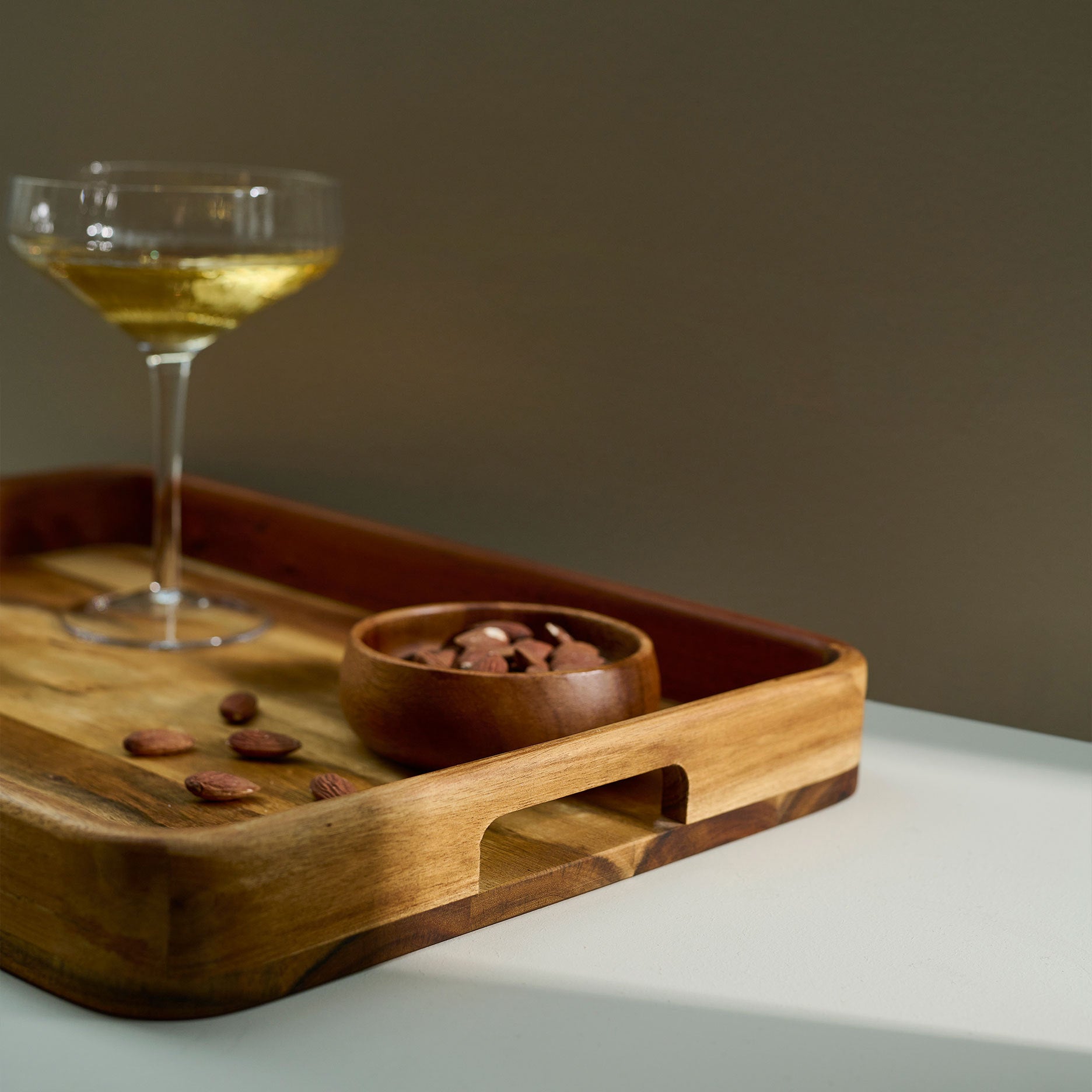 Auri Akazienholz Tablett mit Griff