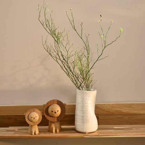 Sculpted schmale Vase