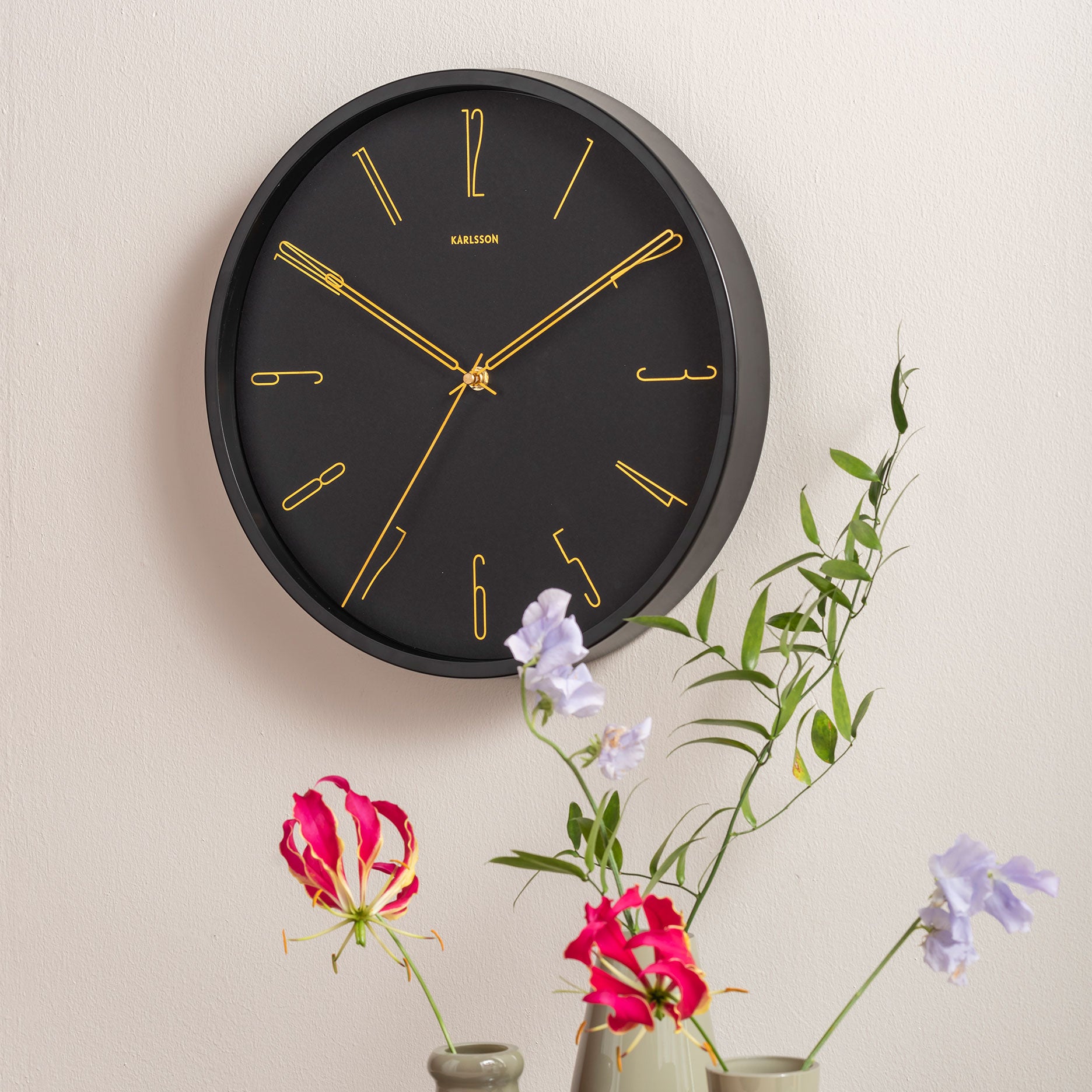 Belle Numbers Wanduhr Schwarz