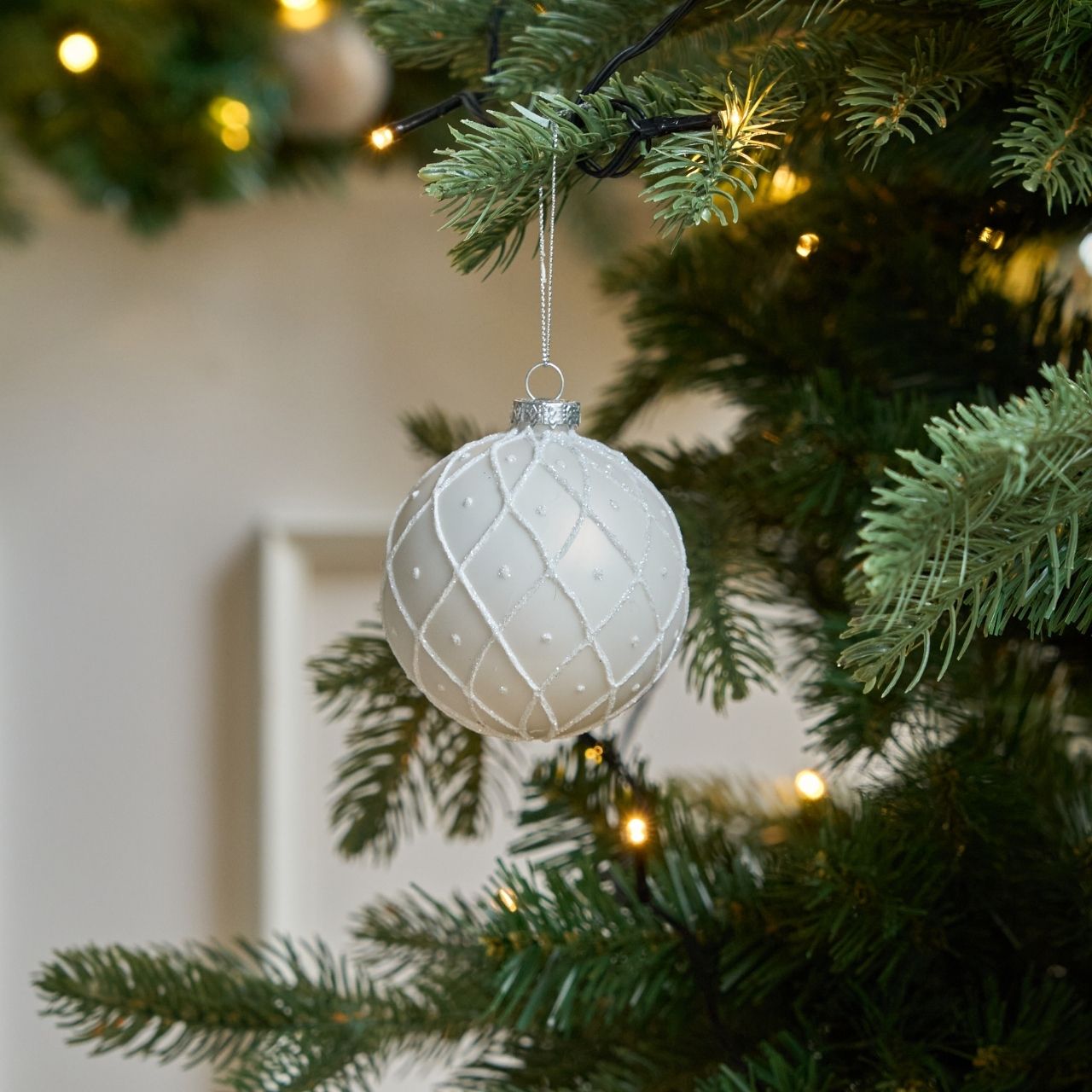 4 Stk. Christbaumkugeln mit Karos und Punkten