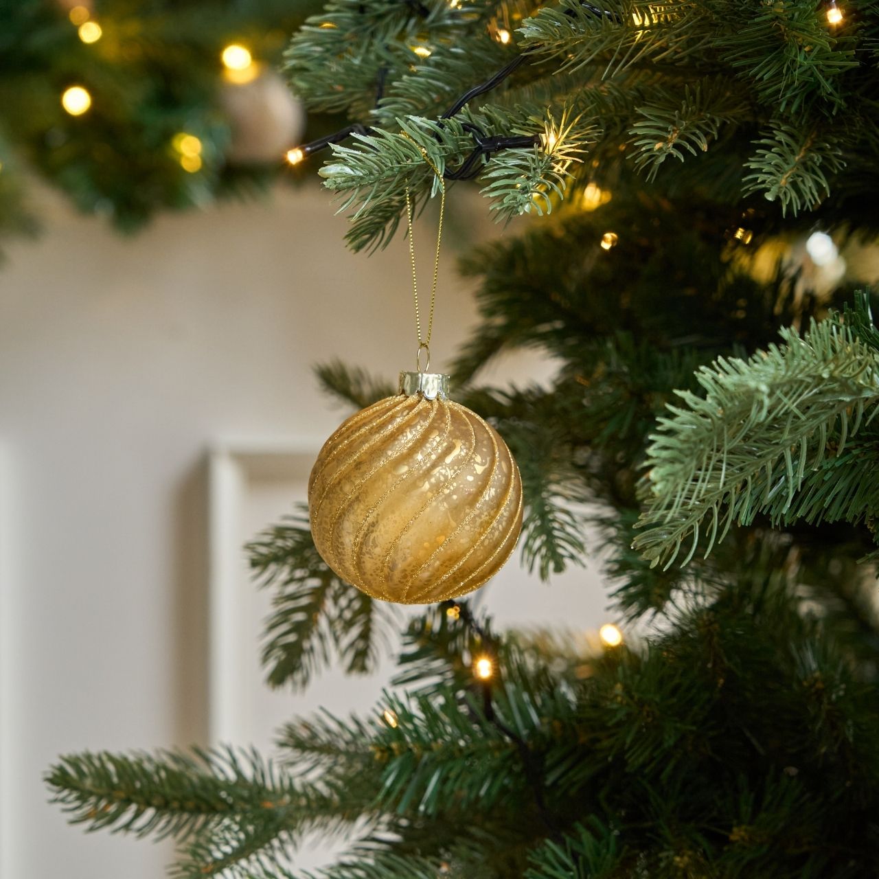 4 Stk. Christbaumkugeln mit Swirls