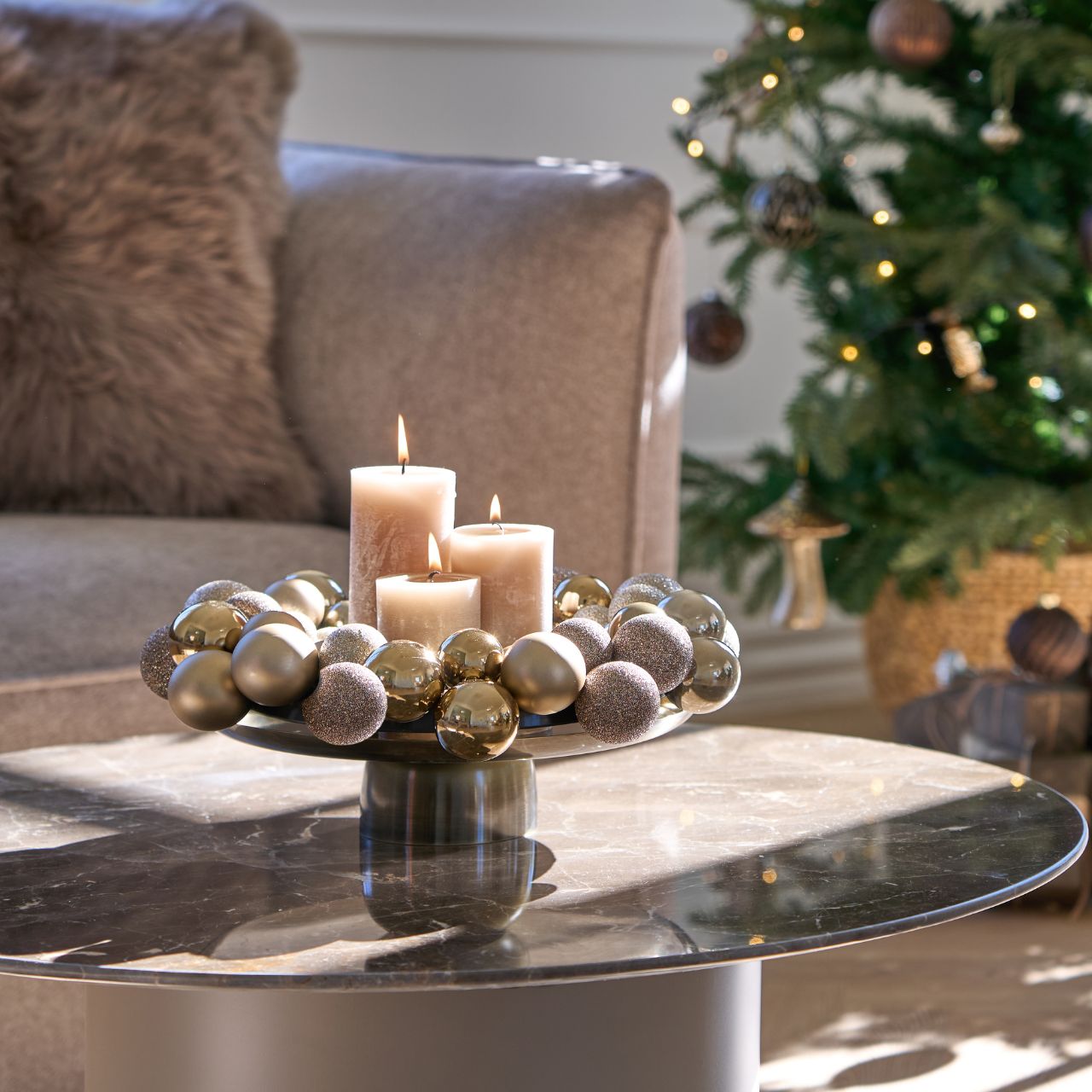 Kranz mit Weihnachtskugeln