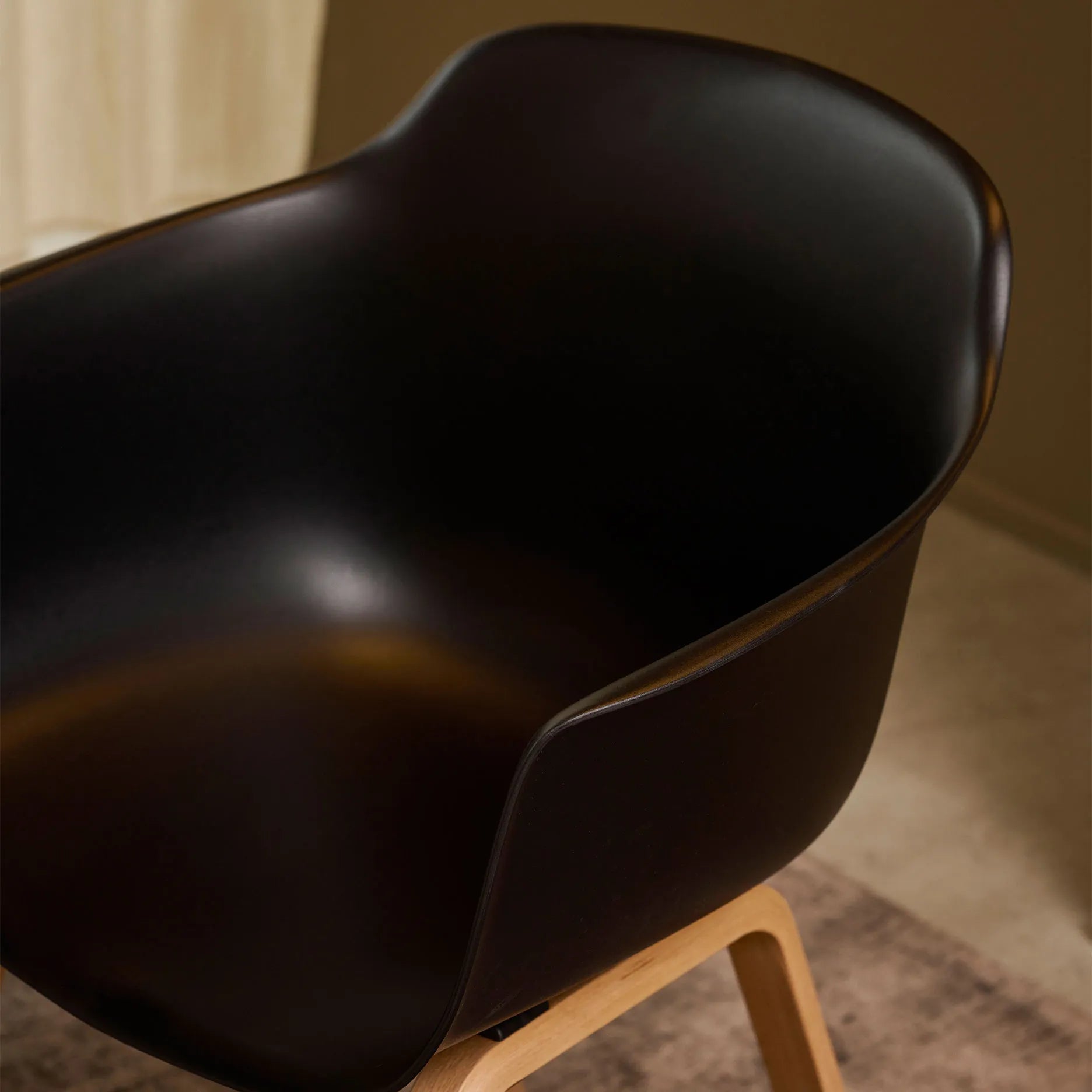 Enna Esszimmerstuhl mit Holzbeinen